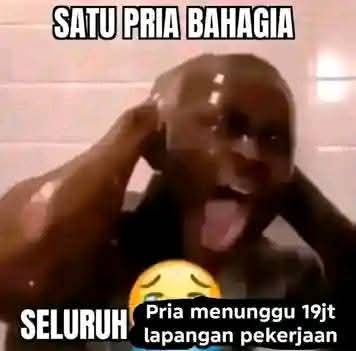 Sticker meme Satu pria bahagia, seluruh pria menunggu 19 juta lapangan pekerjaan - Download PNG di Doksli